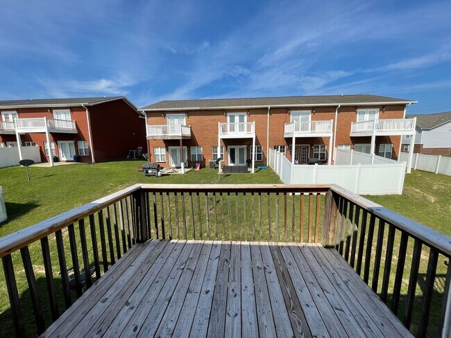 Building Photo - Eagle Landing!