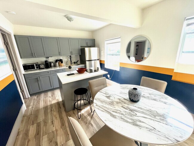 Foto del edificio - 834 NE 14th Ave