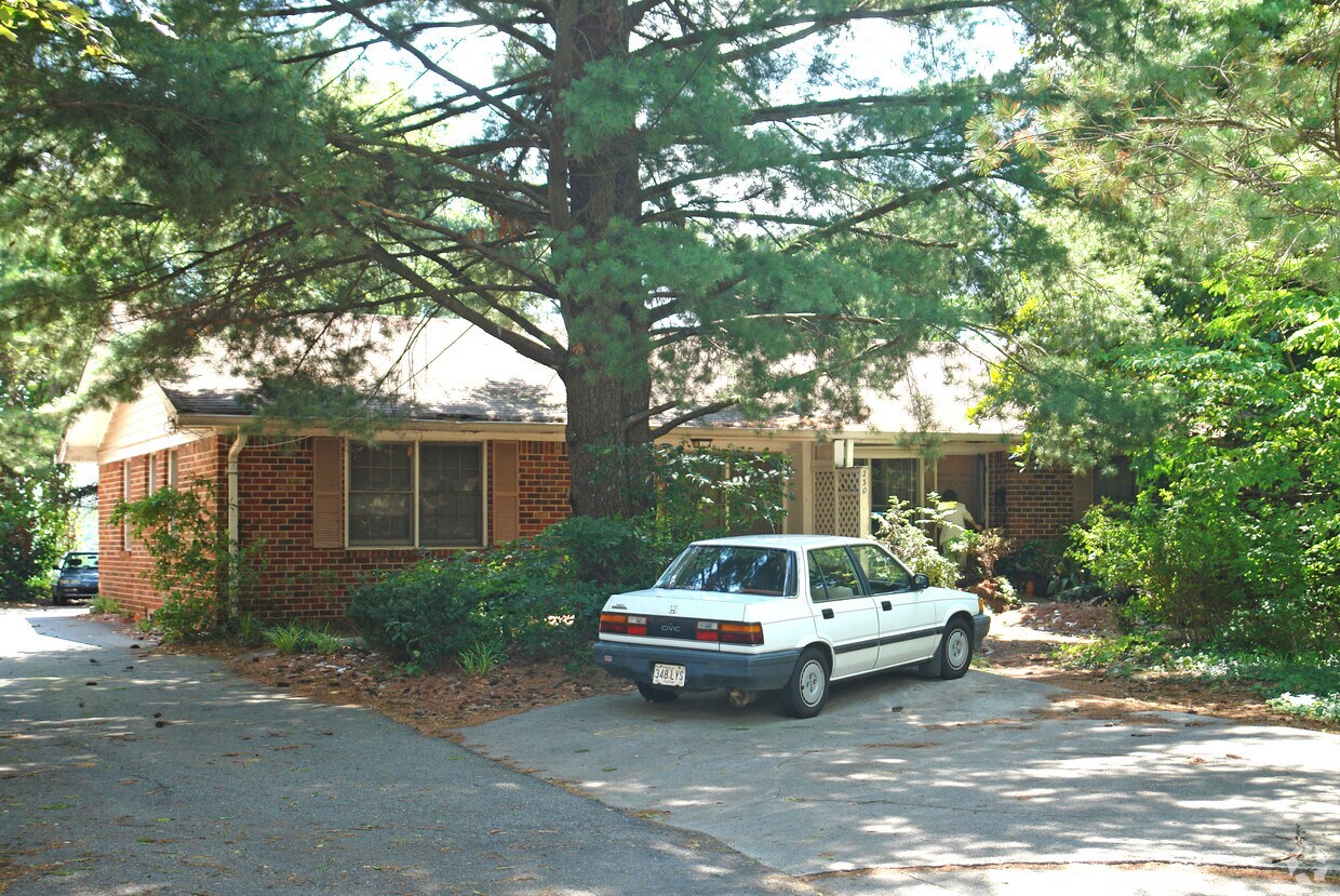 Foto principal - 230 Sandy Springs Pl