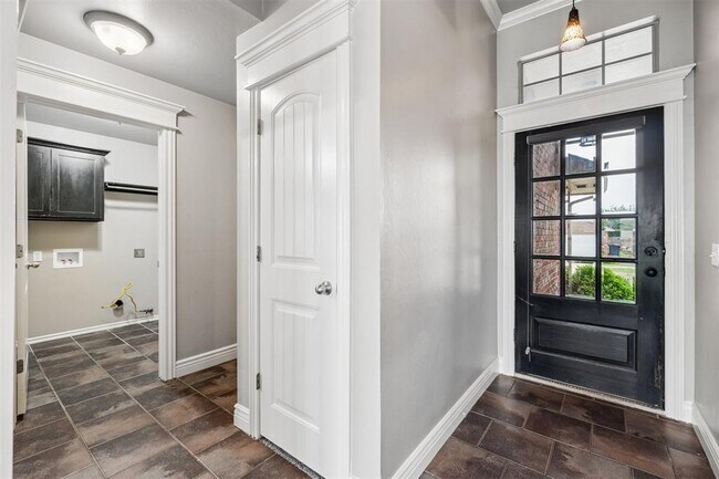 Foto del edificio - 4925 NW 164th Terrace