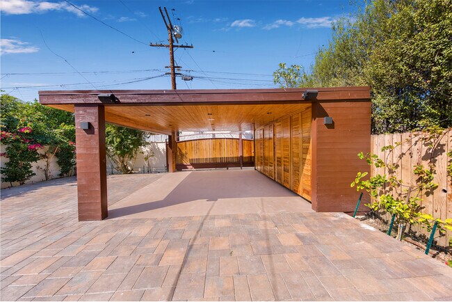 Building Photo - 463 S Almont Dr