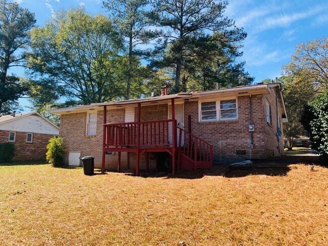 Building Photo - Beautiful hardwood flooring! 2 bed, 1 full...
