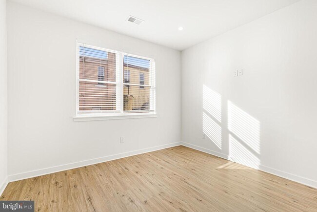 Foto del edificio - 2350 Moore St