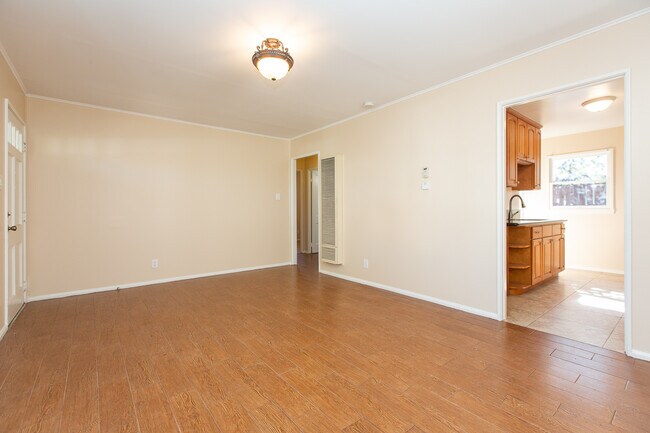 Building Photo - 31 S Parkwood Ave