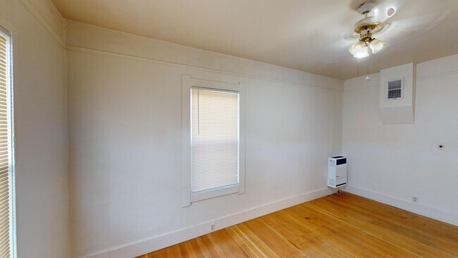 Building Photo - 570 Silver St