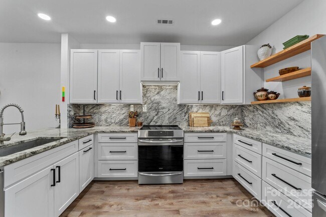 Foto del edificio - 18823 Cloverstone Cir