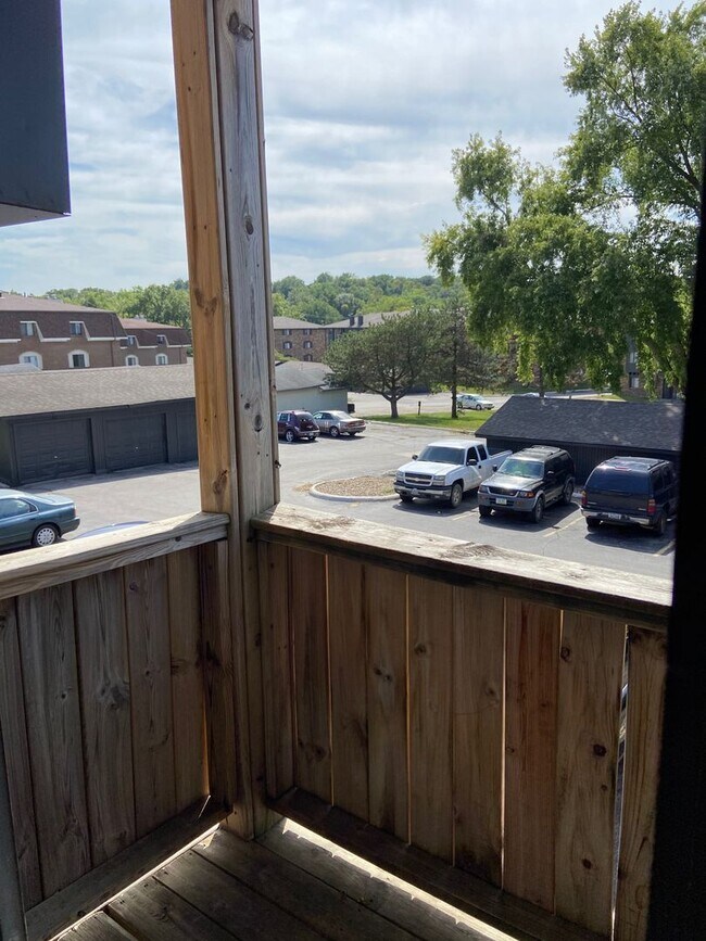 Eastwood on Grand 2120 Grand Ave West Des Moines, IA Apartments for