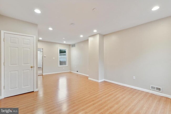 Building Photo - 104 Poplar St