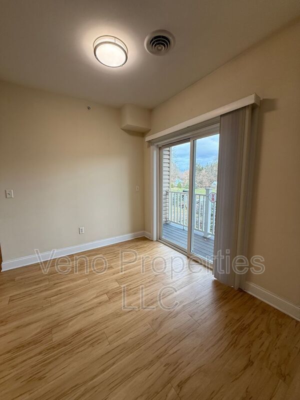 Foto del edificio - 591 Boght Rd