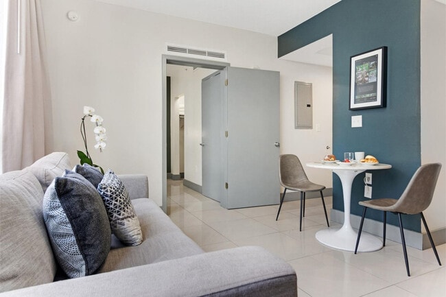 Building Photo - 1700 SW 2nd Ave