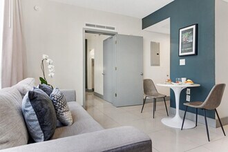 Building Photo - 1700 SW 2nd Ave