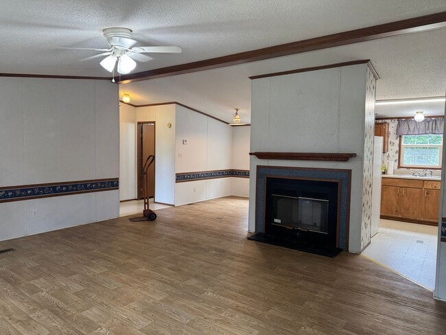 Building Photo - 717 Jonestown Rd