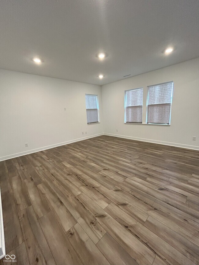 Foto del edificio - 7545 Fallsworth Dr