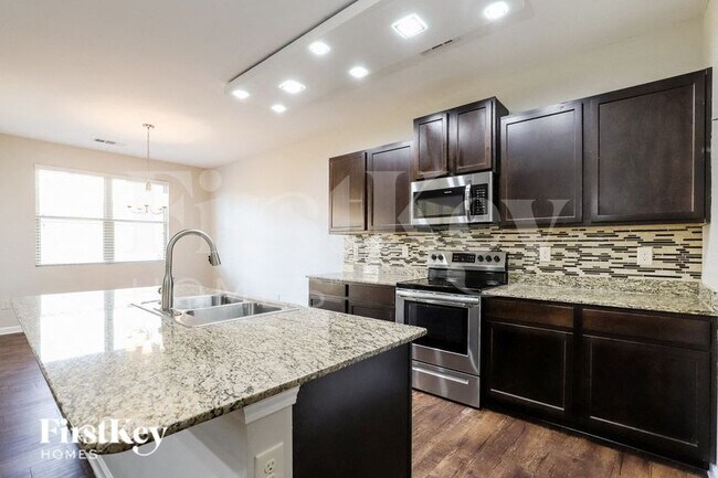 Building Photo - 3280 Heatherwood Dr