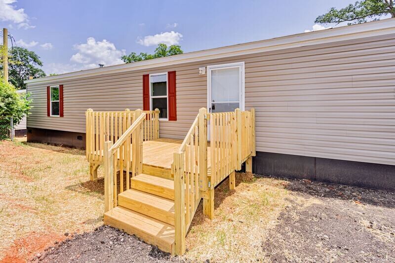 Primary Photo - 923 W Lee Rd