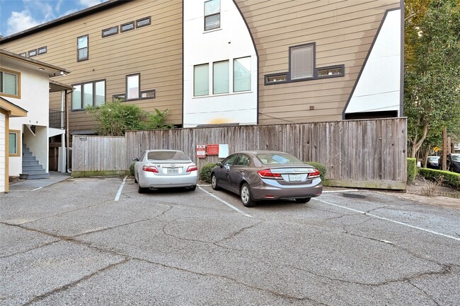 Building Photo - 1607 Welch St