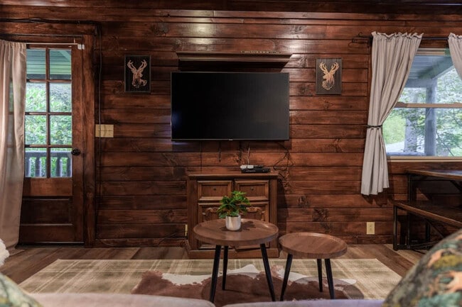 Foto del edificio - 15039 Pleasant Valley Rd