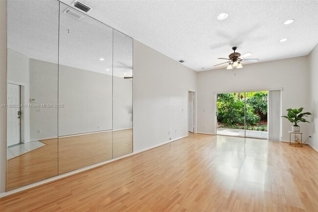 Foto del edificio - 16011 Emerald Cove Rd