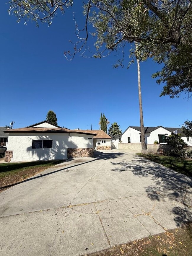 Building Photo - Beautiful 4 Bedroom, 2 Bathroom Arleta Hom...