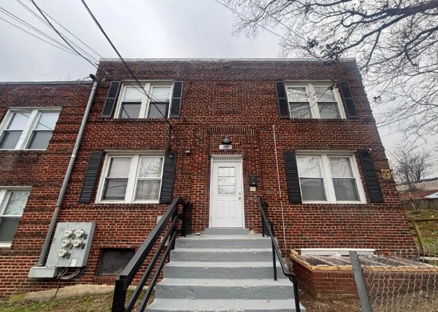 Building Photo - 2820 Pomeroy Rd SE