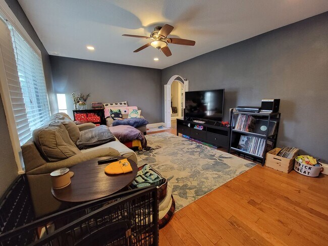 Foto del edificio - 1406 Briarwood Dr