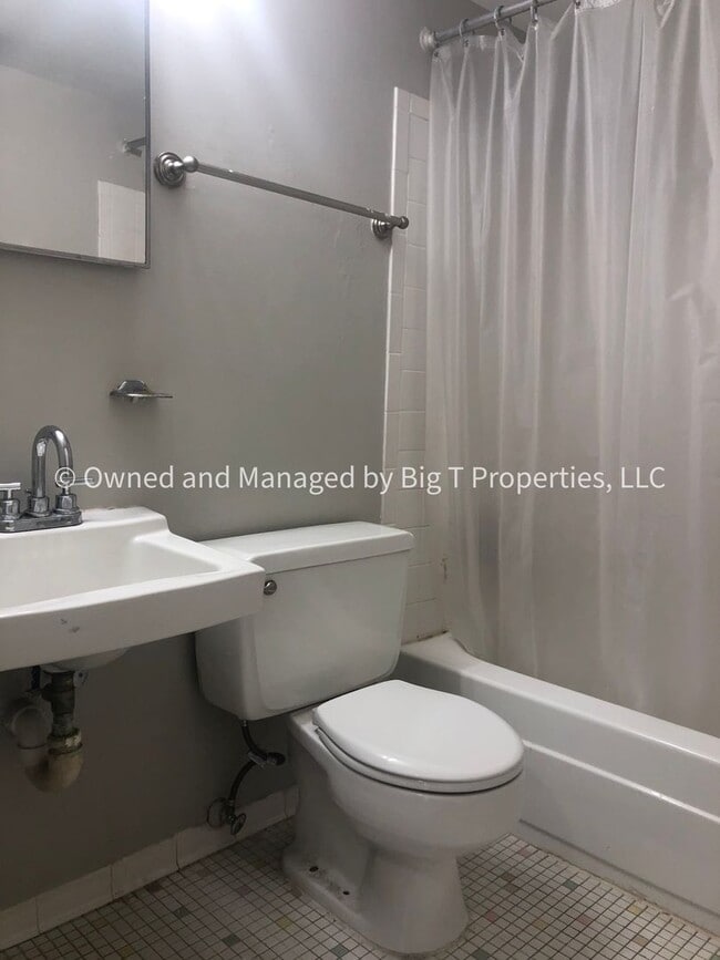 Building Photo - Large 1 Bedroom 1 Bath in Leesburg