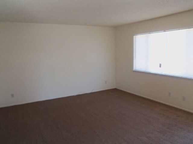 Building Photo - 2 Bedroom 1 Bath Home