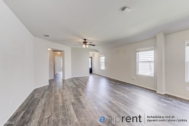 Foto del edificio - 4 br, 2 bath House - 9811 Marbach Brook, S...