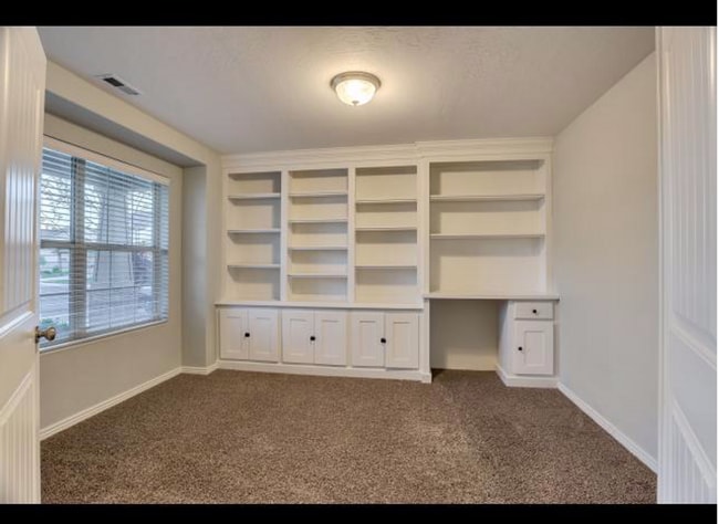 Building Photo - Spacious Living in Spring Creek Ranch – Your Next Home Awaits