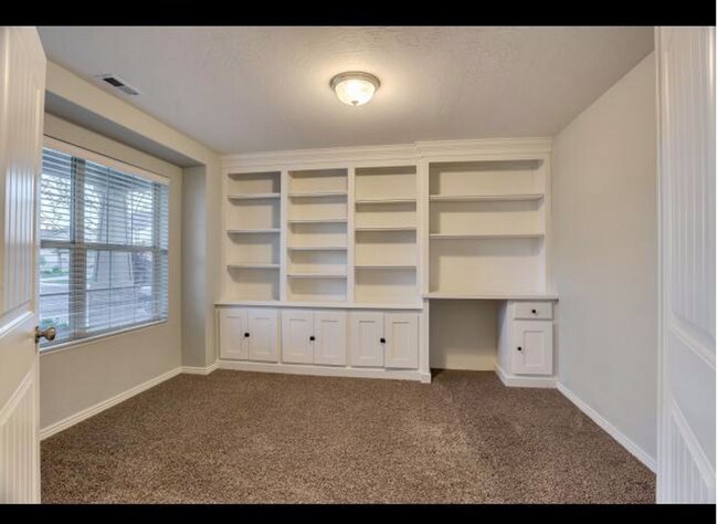 Foto del edificio - Spacious Living in Spring Creek Ranch – Your Next Home Awaits