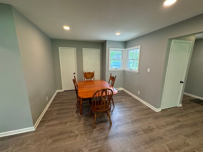 Building Photo - 5600 S Denis Ct
