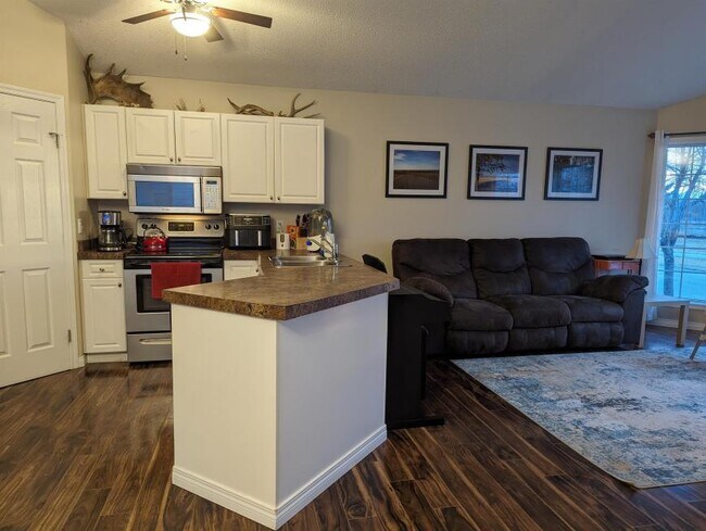 Building Photo - 3 bedroom in Grande Prairie AB T8W 2K2