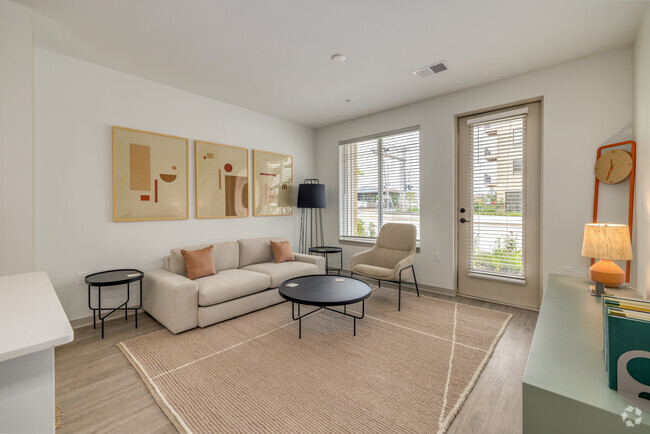 1BR, 1BA - 697SF - Living Room - Oxlley