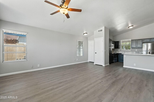 Building Photo - 1424 E Binner Dr