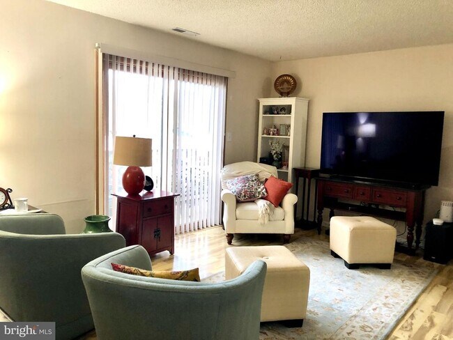 Building Photo - 5013 Ravens Crest Dr
