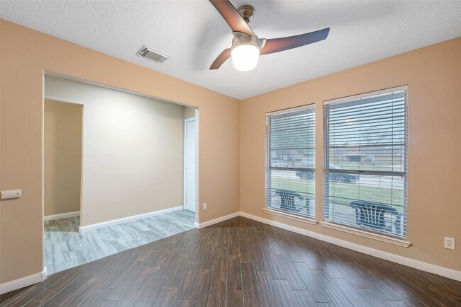 Building Photo - 123 Ballantrae Ln