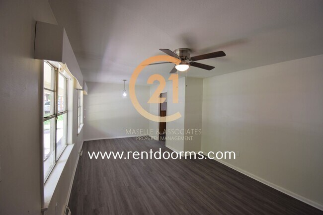 Building Photo - 3 Bed/1 Bath in Garden Park