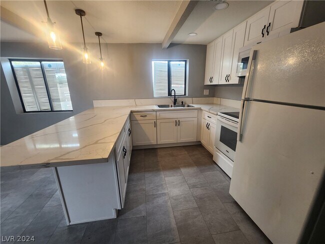 Foto del edificio - 1039 June Ave