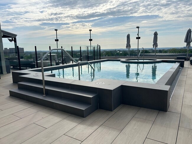 Building Photo - 1021 N Garfield St