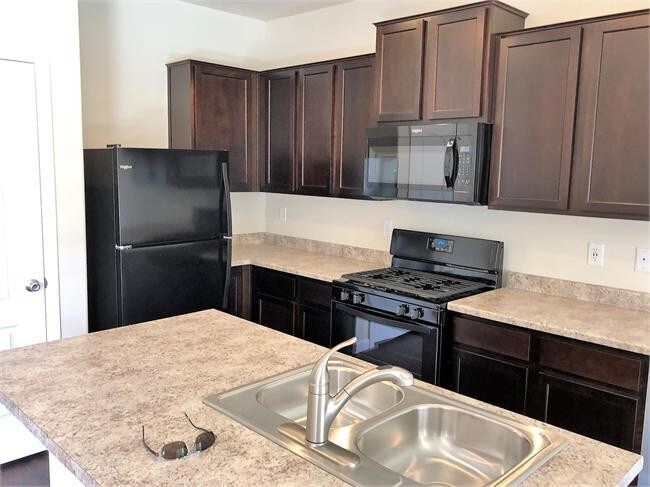 Building Photo - Lovely 3 Bedroom Townhome in Longmont