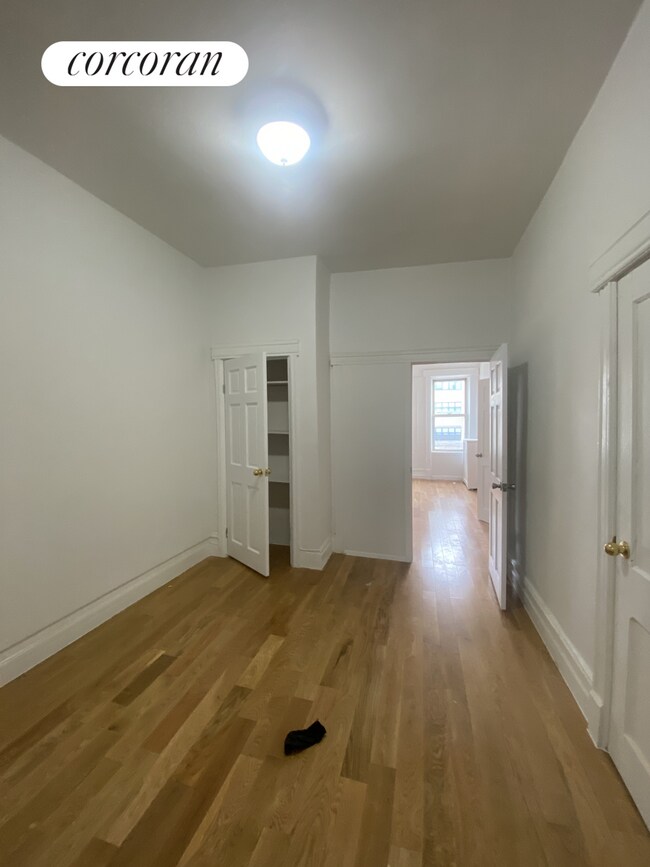 Foto del edificio - 217 E 8th St