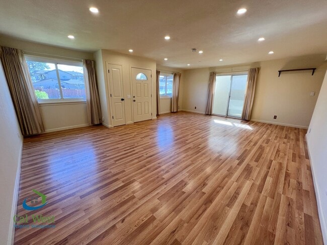 Building Photo - $4595 - Beautiful Single Family Home in Santa Clara