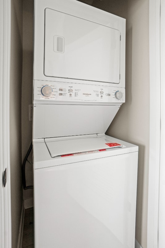 Building Photo - 4693 N Broadway