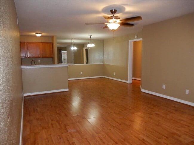 Building Photo - 10767 Braes Bend Dr