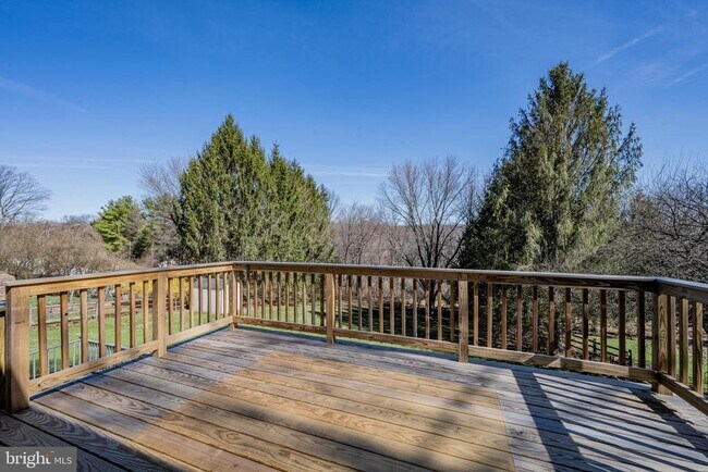 Foto del edificio - 2402 Raintree Ave