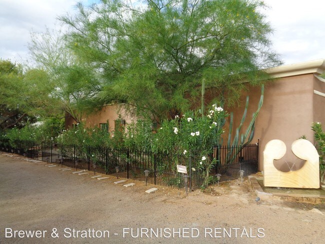 Building Photo - 7951 E Thunderbird Rd