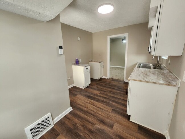Building Photo - 16401 Judson Dr