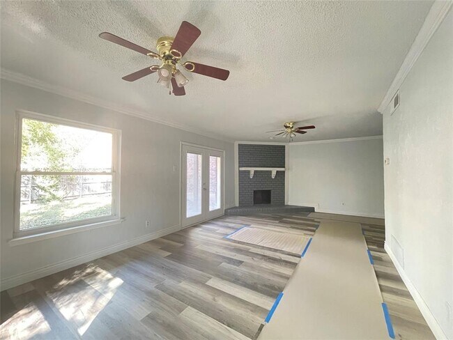 Building Photo - 812 Courtenay Pl