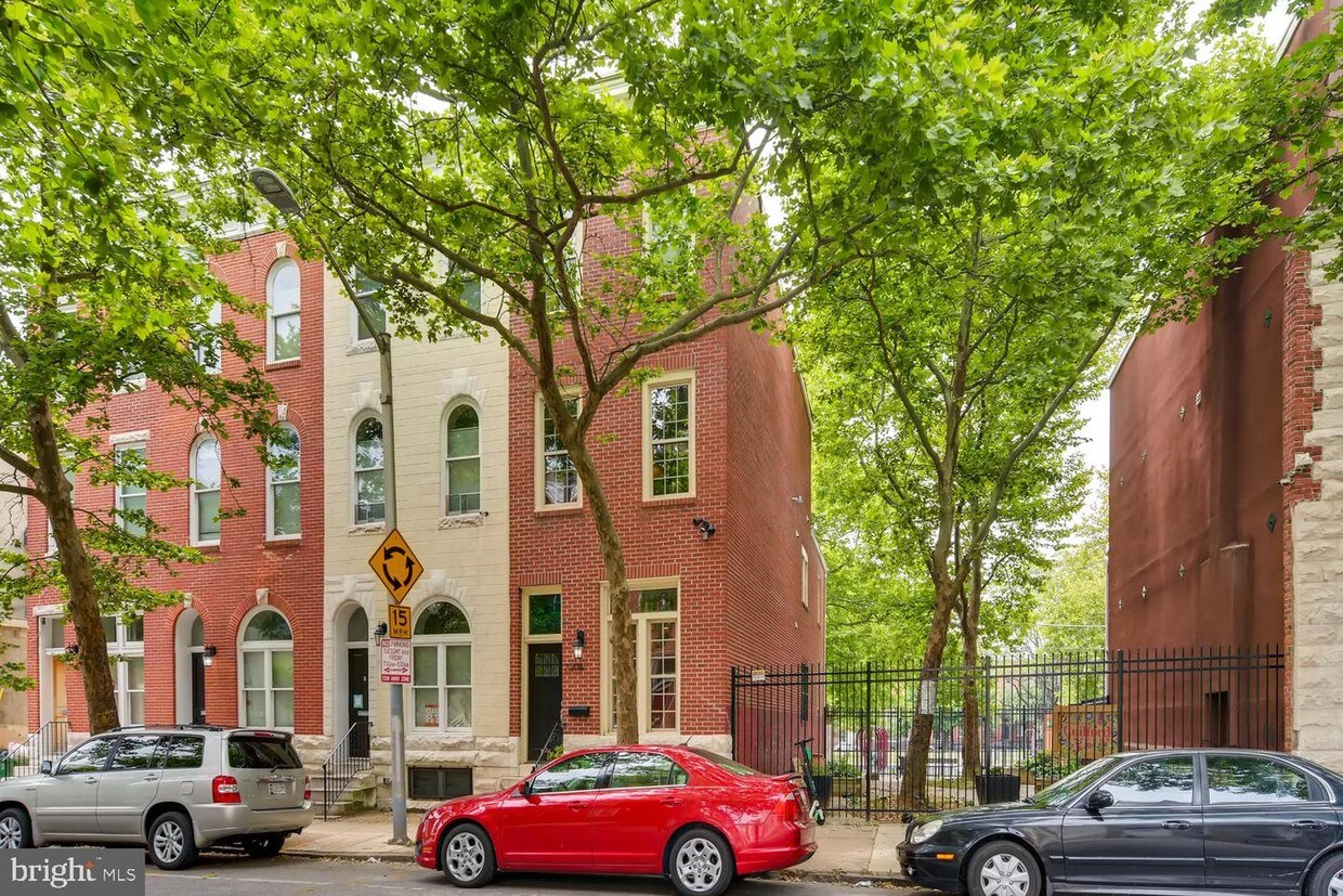 Primary Photo - 2208 Guilford Ave