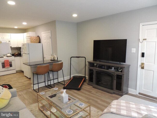 Building Photo - 17 S Walnut St